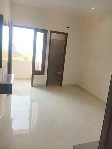 Master Bedroom in 2 BHK Builder Floor at Guru Nanak Enclave, Dhakoli Village – for Sale