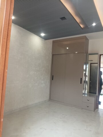 Room in 2 BHK Builder Floor at Guru Nanak Enclave, Dhakoli Village – for Sale