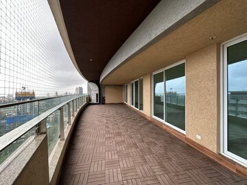 Balcony in 4 BHK Apartment at Lokhandwala Minerva Mahalaxmi, Mahalaxmi – for Sale