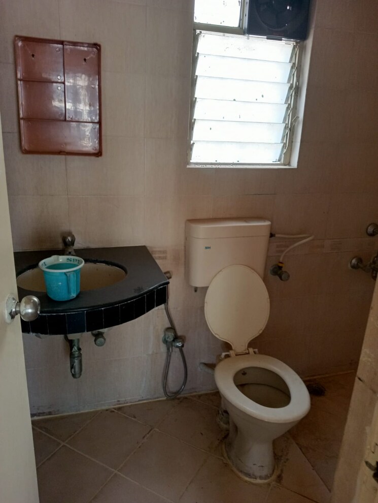 Bathroom, aditya-breeze-park 2 Bedroom 850 Sq.Ft. Apartment In Balewadi Pune 8044291