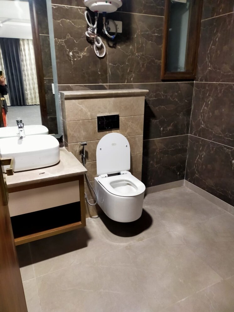 Bathroom, palam-vihar-residents-association 4 Bedroom 520 Sq.Yd. Builder Floor In Palam Vihar Gurgaon 8044298