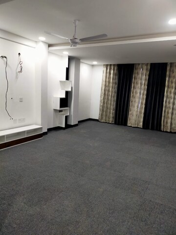 Room in 4 BHK Builder Floor at Palam Vihar Residents Association, Palam Vihar – for Sale