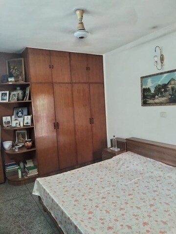 Room in 3 BHK Apartment at Vasant Kunj – for Sale