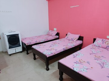 Room in  Pg at Alkapuri – for Rent