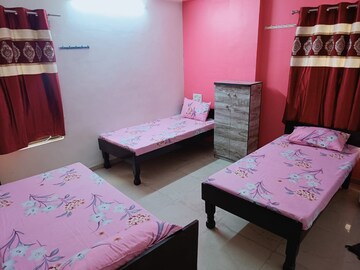 Room in  Pg at Alkapuri – for Rent