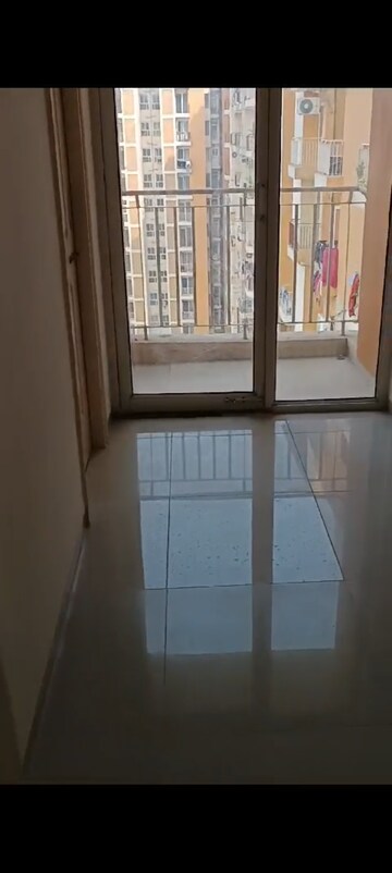 Room in 2 BHK Apartment at Wave Dream Homes, Wave City – for Rent