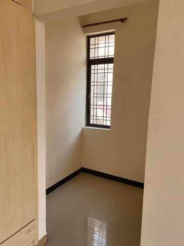Room in 3 BHK Builder Floor at Palam Vihar Residents Association, Palam Vihar – for Rent