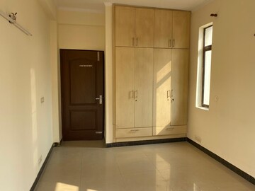 Room in 3 BHK Builder Floor at Palam Vihar Residents Association, Palam Vihar – for Rent