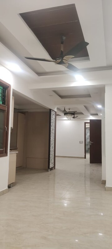 Building Lobby in 3 BHK Builder Floor at Express One, Vasundhara Sector 14 – for Rent