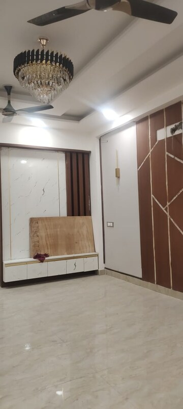 Kitchen in 3 BHK Builder Floor at Express One, Vasundhara Sector 14 – for Rent