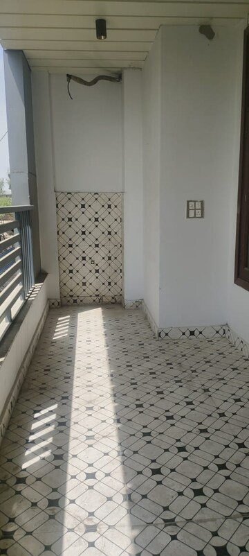  4 BHK Builder Floor at Cosmic Italia, Vasundhara Sector 5 – for Sale