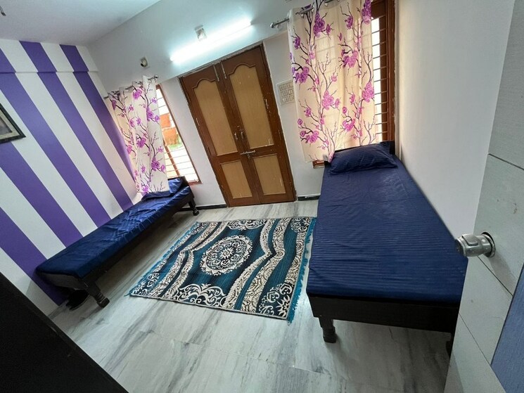 Room, amit nagar Pg For Boys & Girls In Amit Nagar 8044410