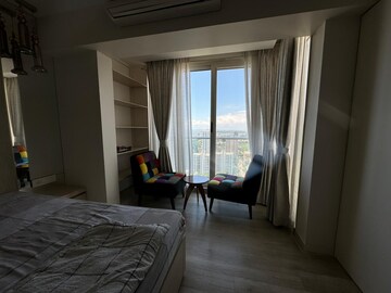 Room in 4 BHK Apartment at Adani Group Western Heights, Andheri West – for Rent