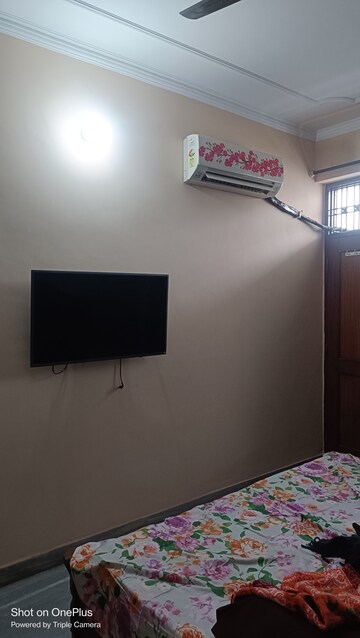 Room in 2 BHK Builder Floor at Ashoka Enclave Faridabad, Sector 34 – for Rent