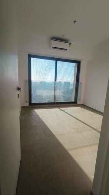 Room in 2 BHK Apartment at Kanakia Silicon Valley, Powai – for Rent