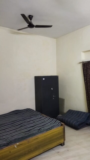 Room in 1 BHK Builder Floor at Ignou Road – for Rent
