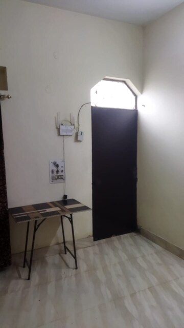 Room in 1 BHK Builder Floor at Ignou Road – for Rent