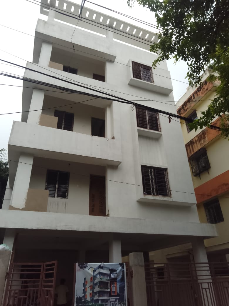 2 BHK + Servant Room Apartment For Sale in Tollygunge