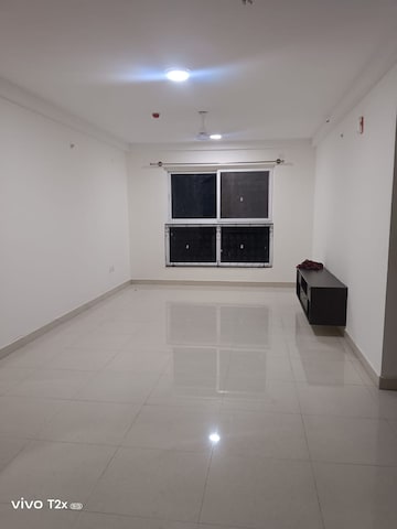 Room in 3 BHK Apartment at Pashmina Waterfront, Old Madras Road – for Rent