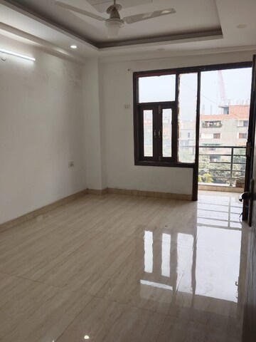 Room in 1 BHK Builder Floor at Ignou Road – for Rent