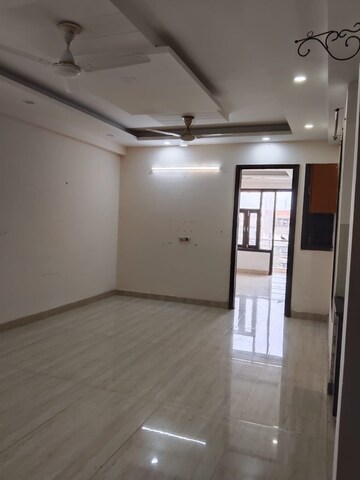 Room in 1 BHK Builder Floor at Ignou Road – for Rent