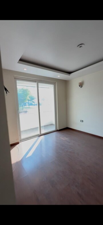 Room in 3 BHK Apartment at Omaxe Lake, North Mullanpur – for Sale