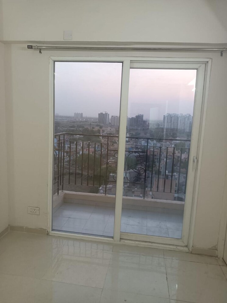 Room, signature-global-the-millennia 2 Bedroom 1050 Sq.Ft. Apartment In Sector 37d Gurgaon 8044543