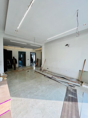 Room in 3.5 BHK Builder Floor at Ansal API Esencia, Sector 67 – for Sale