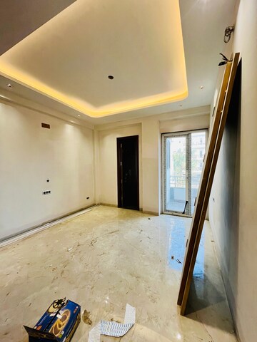 Room in 3.5 BHK Builder Floor at Ansal API Esencia, Sector 67 – for Sale