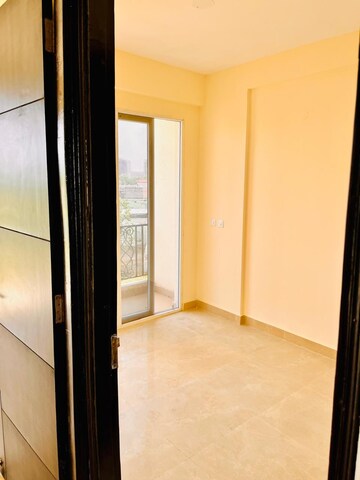 Room in 3 BHK Apartment at Signature The Serenas, Sohna Sector 36 – for Rent