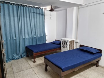 Room in  Pg at Alkapuri – for Rent