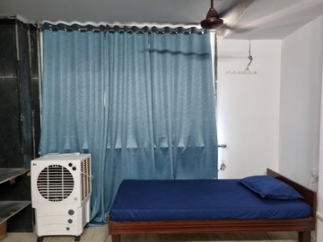 Room in  Pg at Alkapuri – for Rent