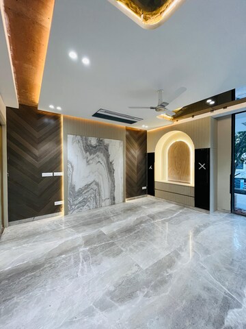 Bedroom in 5 BHK Builder Floor at Sushant Lok 3, Sector 57 – for Sale