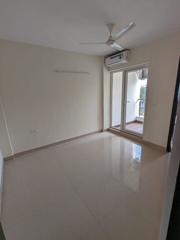 Room in 3 BHK Apartment at Breez Flora Avenue 33, Sohna Sector 33 – for Rent
