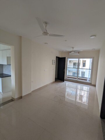 Room in 3 BHK Apartment at Breez Flora Avenue 33, Sohna Sector 33 – for Rent