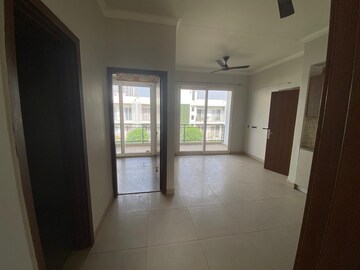 Room in 2.5 BHK Apartment at Central Park 3 Flower Valley, Sohna Sector 33 – for Rent