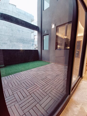 Balcony in 4 BHK Builder Floor at SS Mayfield Gardens, Sector 51 – for Sale