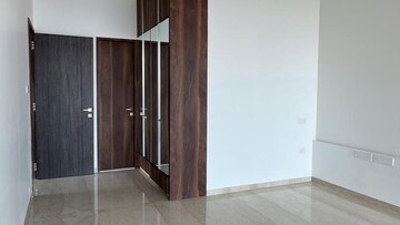 Room in 5 BHK Apartment at Avighna One Avighna Park, Lower Parel – for Sale