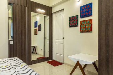Room in 3 BHK Apartment at Shela – for Rent