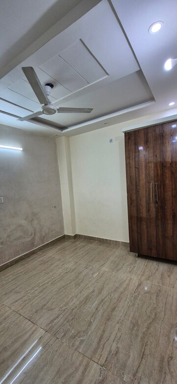 Room in 2 BHK Builder Floor at Dwarka Mor – for Rent