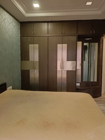 Room in 2 BHK Apartment at Shree Mahavir Darshan, Lower Parel – for Rent