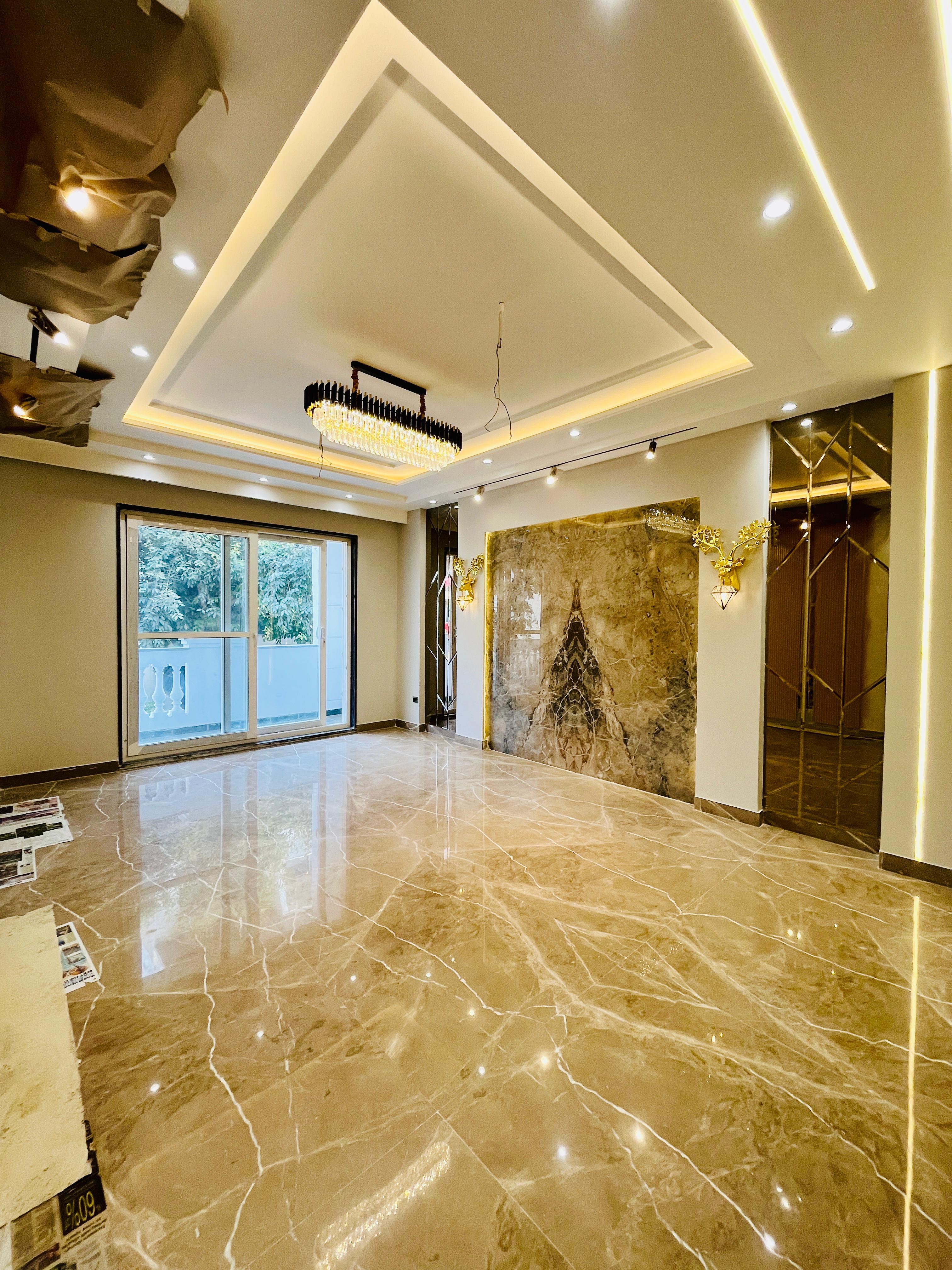 3 BHK + Pooja Room,Servant Room 240 Sq.Yd. Builder Floor in Sushant Lok 3