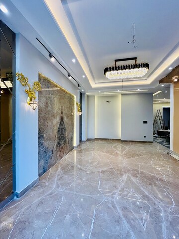 Building Lobby in 3 BHK Builder Floor at Sushant Lok 3, Sector 57 – for Sale