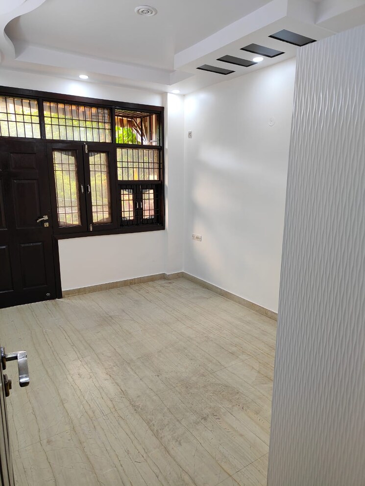 Room, rohini sector 24 3 Bedroom 90 Sq.Mt. Builder Floor In Rohini Sector 24 Delhi 8044786