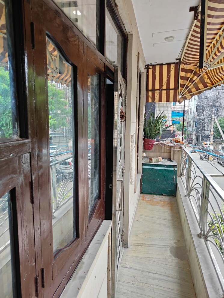 Balcony, rohini sector 24 3 Bedroom 90 Sq.Mt. Builder Floor In Rohini Sector 24 Delhi 8044786