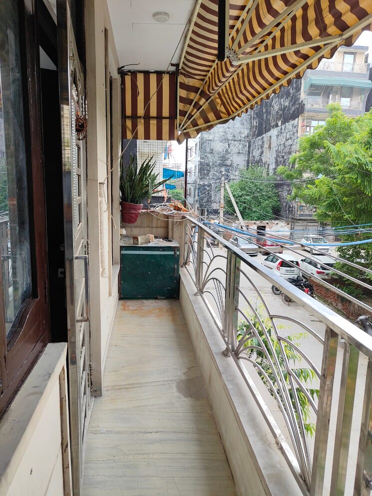 Balcony, rohini sector 24 3 Bedroom 90 Sq.Mt. Builder Floor In Rohini Sector 24 Delhi 8044786