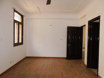 Room in 3 BHK Apartment at Migsun Vilaasa, Eta Ii Greater Noida – for Rent