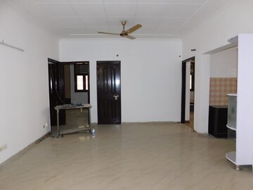 Room in 3 BHK Apartment at Migsun Vilaasa, Eta Ii Greater Noida – for Rent
