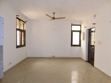 Room in 3 BHK Apartment at Migsun Vilaasa, Eta Ii Greater Noida – for Rent