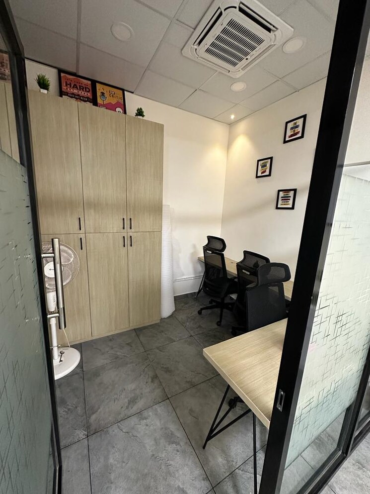 Team Area, mani-casadona Commercial Office Space 1600 Sq.Ft. In New Town Kolkata 8044851